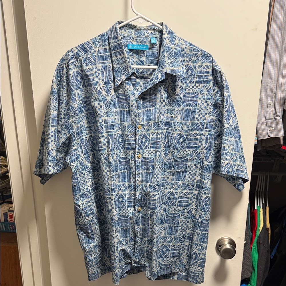 Tori Richard Blue and White Geometric Print Short-Sleeve Shirt